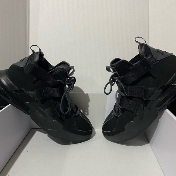 Nike Air Edge 270 in Triple Black - Picture 7 of 7